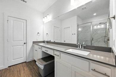 Modern  updated townhouse in the prime North Richland Hills on Iron Horse Golf Course in Texas - for sale on GolfHomes.com, golf home, golf lot