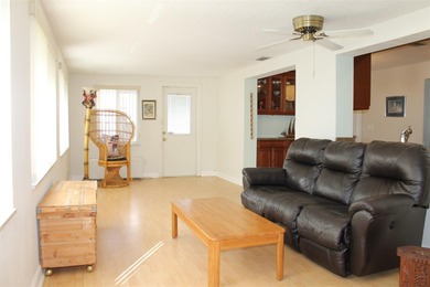 Welcome to this beautifully maintained Eden home with 1598 sq ft on Mainlands Golf Club in Florida - for sale on GolfHomes.com, golf home, golf lot