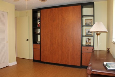 Welcome to this beautifully maintained Eden home with 1598 sq ft on Mainlands Golf Club in Florida - for sale on GolfHomes.com, golf home, golf lot