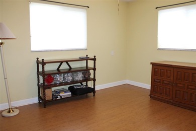 Welcome to this beautifully maintained Eden home with 1598 sq ft on Mainlands Golf Club in Florida - for sale on GolfHomes.com, golf home, golf lot