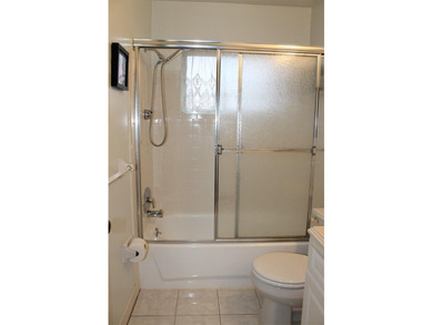 Welcome to this beautifully maintained Eden home with 1598 sq ft on Mainlands Golf Club in Florida - for sale on GolfHomes.com, golf home, golf lot