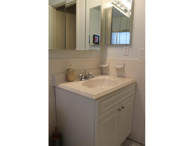 Welcome to this beautifully maintained Eden home with 1598 sq ft on Mainlands Golf Club in Florida - for sale on GolfHomes.com, golf home, golf lot