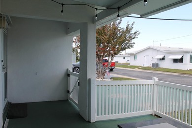 Welcome to this beautifully maintained Eden home with 1598 sq ft on Mainlands Golf Club in Florida - for sale on GolfHomes.com, golf home, golf lot