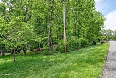 Perfectly situated in the desirable Fairfield Glade retirement on Druid Hills Golf Club in Tennessee - for sale on GolfHomes.com, golf home, golf lot