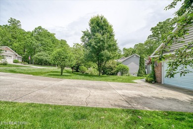 Perfectly situated in the desirable Fairfield Glade retirement on Druid Hills Golf Club in Tennessee - for sale on GolfHomes.com, golf home, golf lot