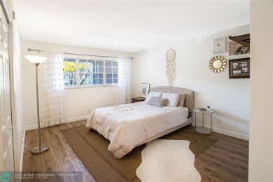 Gorgeous 2/2 condo in a desired golf community of PalmAire - on Palm-Aire Country Club and Resort - Palms in Florida - for sale on GolfHomes.com, golf home, golf lot