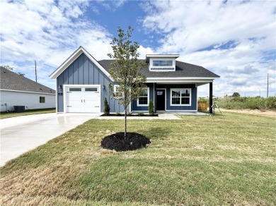 Discover this stunning new cons't craftsman style home located on Bella Vista Country Club - Highlands in Arkansas - for sale on GolfHomes.com, golf home, golf lot