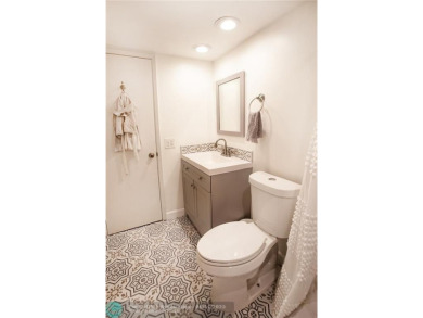 Gorgeous 2/2 condo in a desired golf community of PalmAire - on Palm-Aire Country Club and Resort - Palms in Florida - for sale on GolfHomes.com, golf home, golf lot