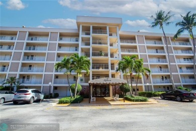 Gorgeous 2/2 condo in a desired golf community of PalmAire - on Palm-Aire Country Club and Resort - Palms in Florida - for sale on GolfHomes.com, golf home, golf lot