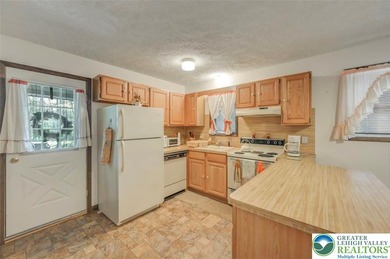 Golf-Course Living At Its Best! Well-Loved Pocono Contemporary on Pocono Farms Country Club in Pennsylvania - for sale on GolfHomes.com, golf home, golf lot