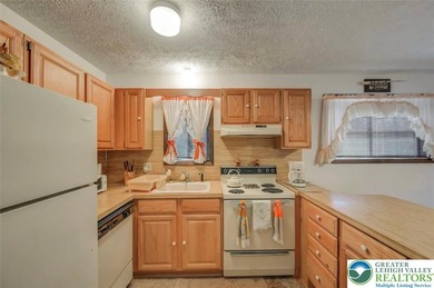 Golf-Course Living At Its Best! Well-Loved Pocono Contemporary on Pocono Farms Country Club in Pennsylvania - for sale on GolfHomes.com, golf home, golf lot