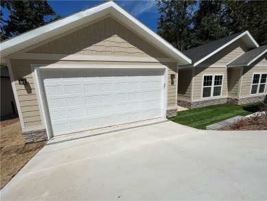 Needs paint, flooring and light deferred maintenance. Short sale on Bella Vista - Metfield Golf Complex and Country Club in Arkansas - for sale on GolfHomes.com, golf home, golf lot