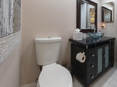 Perfect Location for this stunning second floor 2 bedrooms and 2 on Kings Point Golf -Flanders Way in Florida - for sale on GolfHomes.com, golf home, golf lot
