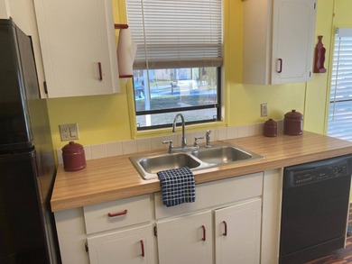 Fully furnished 2/2 home in vibrant 55+ community on leased land on Spanish Lakes Fairways in Florida - for sale on GolfHomes.com, golf home, golf lot