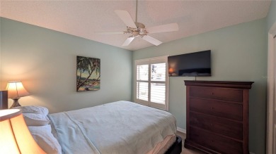 This charming 2-bedroom, 2-bathroom courtyard villa offers 1,132 on The Links of Spruce Creek in Florida - for sale on GolfHomes.com, golf home, golf lot
