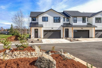 Discover modern living on the Robert Trent Jones Eagle Point on Eagle Point Golf Course in Oregon - for sale on GolfHomes.com, golf home, golf lot