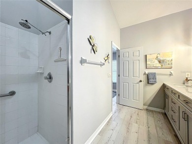 Beautifully Updated 2BR + Den + Florida Room in Golfview Village on Plantation Golf Club in Florida - for sale on GolfHomes.com, golf home, golf lot