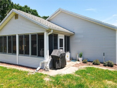 Beautifully Updated 2BR + Den + Florida Room in Golfview Village on Plantation Golf Club in Florida - for sale on GolfHomes.com, golf home, golf lot