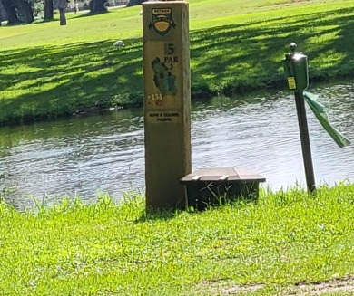 FRESH NEW LOOK!  NEWLY PAINTED THROUGHOUT. MOVE RIGHT IN AND on Betmar Acres Golf Club in Florida - for sale on GolfHomes.com, golf home, golf lot