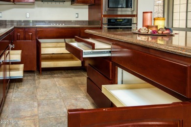 This wonderful SONOMA MODEL in Sun Lakes, Oakwood CC is on the on Oakwood Golf Club  in Arizona - for sale on GolfHomes.com, golf home, golf lot