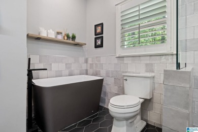 Stunningly Renovated Home in Riverchase -- 4 Bed, 3.5 Bath, 3 on Riverchase Country Club in Alabama - for sale on GolfHomes.com, golf home, golf lot