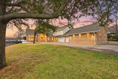 Looking for a standout lake property? This Blackfoot peninsula on Lake Kiowa Golf Course in Texas - for sale on GolfHomes.com, golf home, golf lot