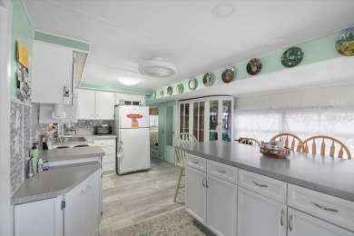 PRICE REDUCTION!!! Welcome to sunny Bradenton in this active 55+ on River Run Golf Links in Florida - for sale on GolfHomes.com, golf home, golf lot