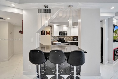 Spacious 2-bedroom, 2-bathroom condo in the heart of Inverrary on Inverrary Country Club in Florida - for sale on GolfHomes.com, golf home, golf lot