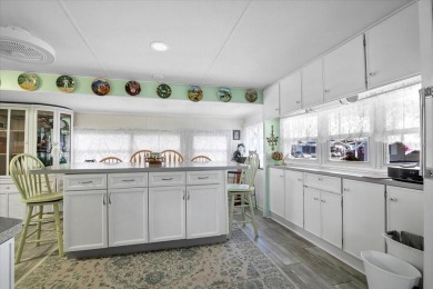 PRICE REDUCTION!!! Welcome to sunny Bradenton in this active 55+ on River Run Golf Links in Florida - for sale on GolfHomes.com, golf home, golf lot