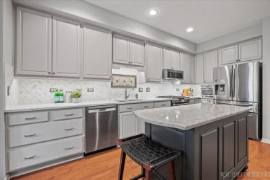 Welcome to the perfection in this 2-story townhome in on Arrowhead Golf Club in Illinois - for sale on GolfHomes.com, golf home, golf lot