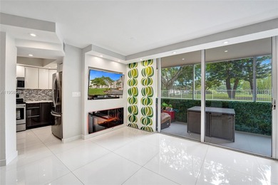 Spacious 2-bedroom, 2-bathroom condo in the heart of Inverrary on Inverrary Country Club in Florida - for sale on GolfHomes.com, golf home, golf lot