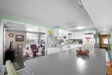 PRICE REDUCTION!!! Welcome to sunny Bradenton in this active 55+ on River Run Golf Links in Florida - for sale on GolfHomes.com, golf home, golf lot