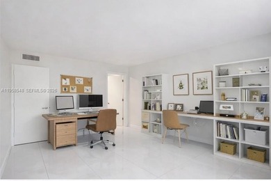 Spacious 2-bedroom, 2-bathroom condo in the heart of Inverrary on Inverrary Country Club in Florida - for sale on GolfHomes.com, golf home, golf lot