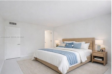 Spacious 2-bedroom, 2-bathroom condo in the heart of Inverrary on Inverrary Country Club in Florida - for sale on GolfHomes.com, golf home, golf lot