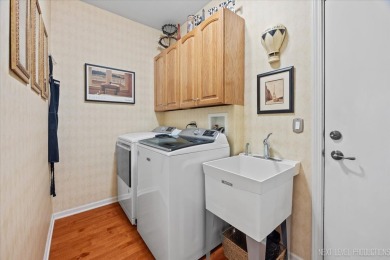 Welcome to the perfection in this 2-story townhome in on Arrowhead Golf Club in Illinois - for sale on GolfHomes.com, golf home, golf lot