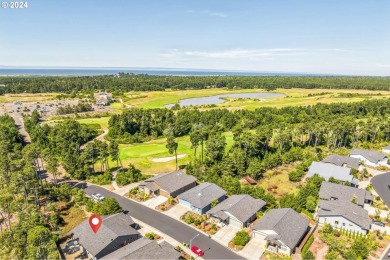 Beautiful 3 bed, 2 bath home with 1690 sq ft of living space on Sandpines Golf Links in Oregon - for sale on GolfHomes.com, golf home, golf lot