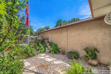 SHOWCASE GARDEN. A garden, rich in color & beauty, lies behind on Northern Hills Golf Club in Texas - for sale on GolfHomes.com, golf home, golf lot