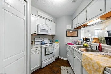Very nice 2br townhome, near towncenter and highways, upstairs on Kempsville Greens Municipal Golf Course in Virginia - for sale on GolfHomes.com, golf home, golf lot
