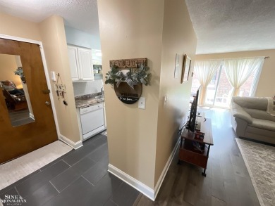 WELCOME TO YOUR SLICE OF PARADISE. THIS BEAUTIFUL 3 BEDROOM on Marysville Golf Course in Michigan - for sale on GolfHomes.com, golf home, golf lot