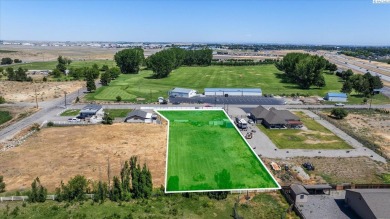 How would you like to walk across the street to Pasco Golfland? on Pasco Golfland in Washington - for sale on GolfHomes.com, golf home, golf lot