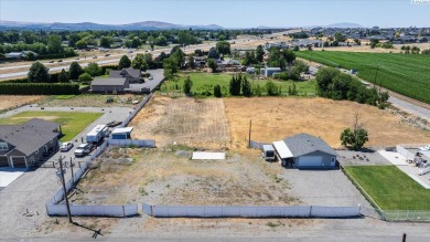 How would you like to walk across the street to Pasco Golfland? on Pasco Golfland in Washington - for sale on GolfHomes.com, golf home, golf lot