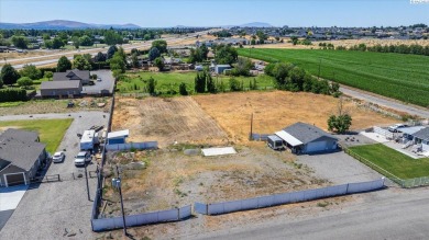 How would you like to walk across the street to Pasco Golfland? on Pasco Golfland in Washington - for sale on GolfHomes.com, golf home, golf lot