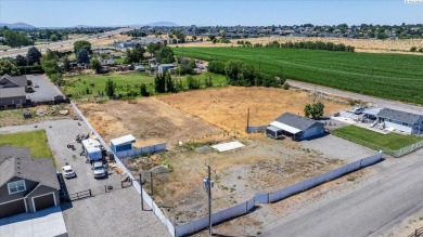 How would you like to walk across the street to Pasco Golfland? on Pasco Golfland in Washington - for sale on GolfHomes.com, golf home, golf lot
