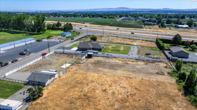 How would you like to walk across the street to Pasco Golfland? on Pasco Golfland in Washington - for sale on GolfHomes.com, golf home, golf lot