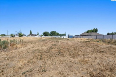 How would you like to walk across the street to Pasco Golfland? on Pasco Golfland in Washington - for sale on GolfHomes.com, golf home, golf lot