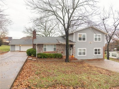 Gorgeous 4 bed 3 full bath home in Bellwood subdivision with on Vache-Grasse Country Club in Arkansas - for sale on GolfHomes.com, golf home, golf lot