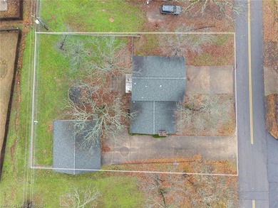 Gorgeous 4 bed 3 full bath home in Bellwood subdivision with on Vache-Grasse Country Club in Arkansas - for sale on GolfHomes.com, golf home, golf lot