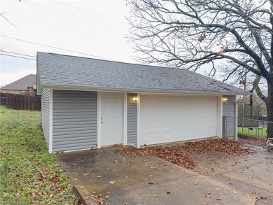 Gorgeous 4 bed 3 full bath home in Bellwood subdivision with on Vache-Grasse Country Club in Arkansas - for sale on GolfHomes.com, golf home, golf lot