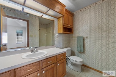 COTTONWOOD CREEK 3 BEDROOM!! 3 Bedroom homes are scarce in this on Cottonwood XXI Country Club in Texas - for sale on GolfHomes.com, golf home, golf lot