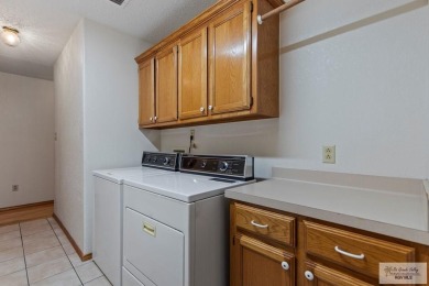 COTTONWOOD CREEK 3 BEDROOM!! 3 Bedroom homes are scarce in this on Cottonwood XXI Country Club in Texas - for sale on GolfHomes.com, golf home, golf lot